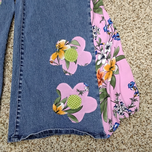 3902 Size 14 Diane Gilman Blue Denim Bell Bottom Jeans with Pink Floral Insets - Picture 2 of 5